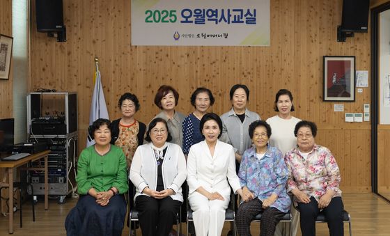 김혜경 여사, 오월어머니집 방문