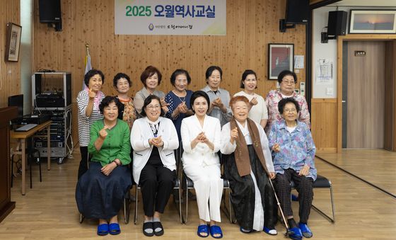 오월어머니집 방문한 김혜경 여사