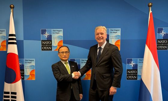 위성락 안보실장, 마르텐 보프 네덜란드 총리실 외교국방보좌관과 NATO 면담