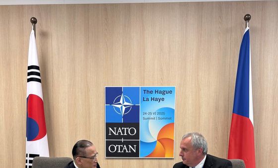 위성락 안보실장, 토마쉬 포야르 체코 국가안보보좌관과 NATO 면담