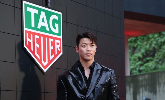 황희찬, 태평양 어깨