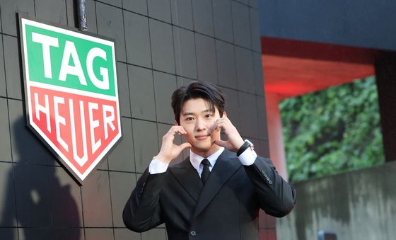 덱스, 비와 함께 하트