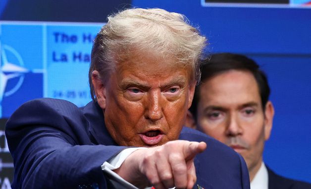 [포토]나토 정상회담 계기 기자회견 하는 트럼프