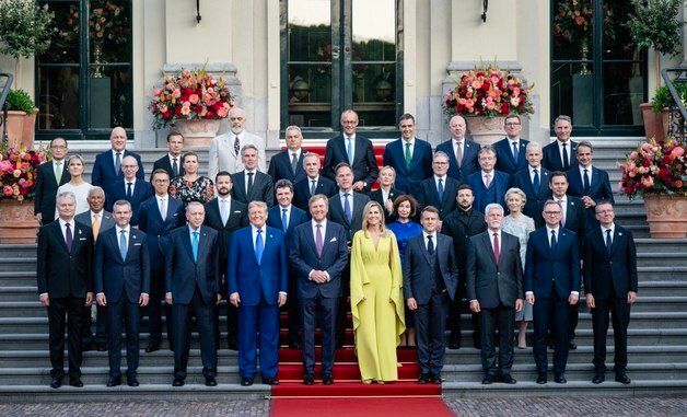 NATO 패밀리포토 촬영하는 위성락 국가안보실장