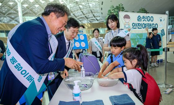 여름철 대국민 안전여행 캠페인 열린 인천공항 - 뉴스1