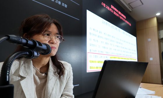 기자회견 갖는 '소주전쟁' 현장연출 최윤진 감독