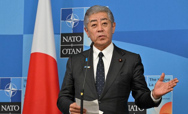 [포토] 나토 정상회의 참석한 일본 외무상