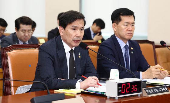 추경 관련 발언하는 김선호 국방장관 직무대행