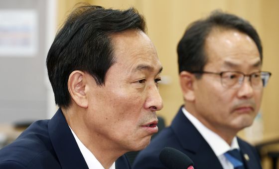 더민재 간담회서 인사말 하는 우상호 정무수석