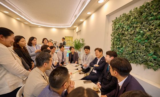 李대통령, 출입기자단과 차담회