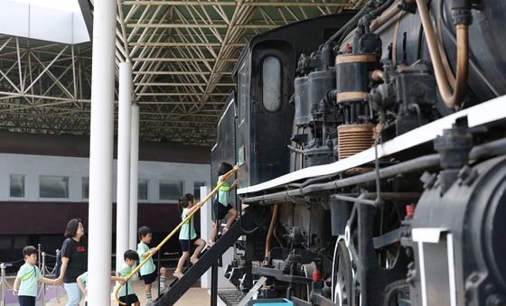 '기차 구경 왔어요'