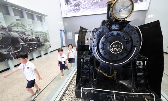 철도의 날 맞아 철도박물관 찾은 아이들