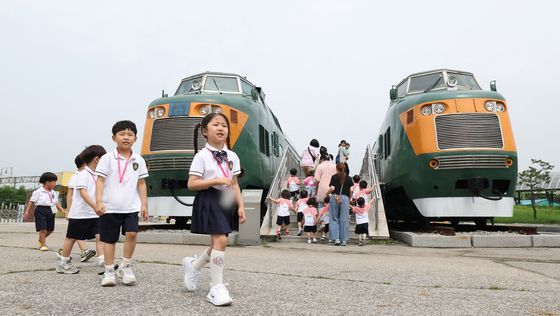 철도의 날 맞아 철도박물관 찾은 아이들
