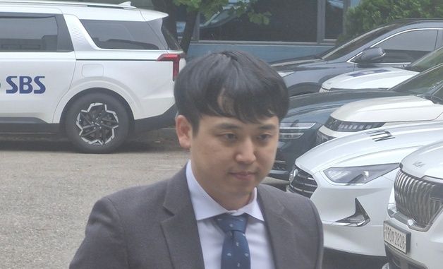 대한전공의협의회 임시대의원총회 참석하는 한성존 비상대책위원장