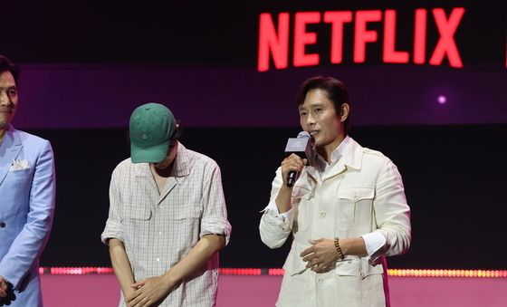 인사말하는 이병헌