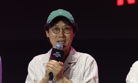 인사말하는 '오징어게임3' 황동혁 감독