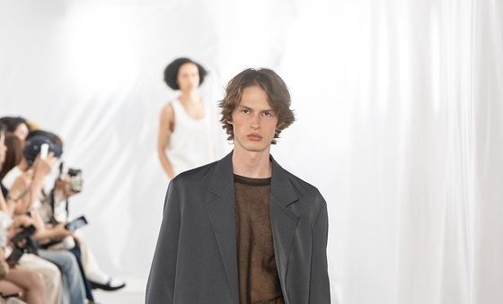 '시스템·시스템옴므, 파리 패션위크서 26 봄·여름 컬렉션 공개'