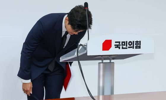 인사하는 김용태 비대위원장