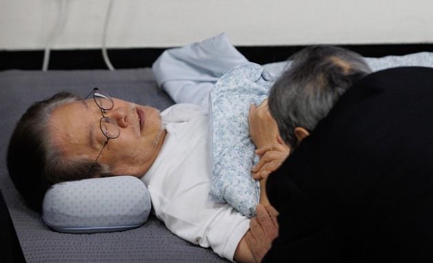 [이재명 당선 확실] 단식으로 지친 이재명