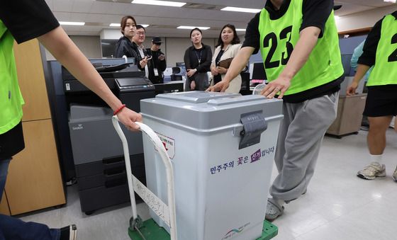 작은 움직임 하나도 감시…공정선거 실천