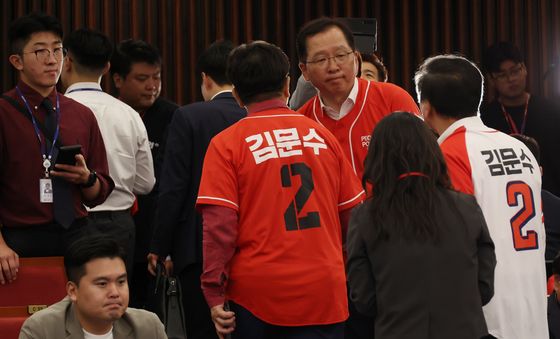 이석하는 권성동