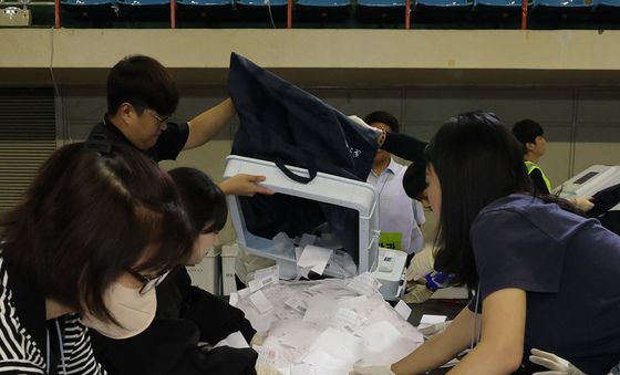 사전투표 개함, 민심은 어디로