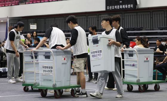 개표소 도착한 관외사전투표함