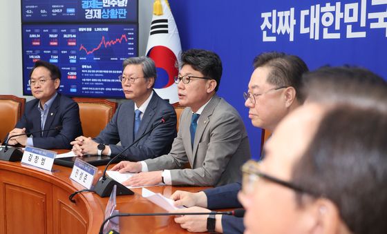 발언하는 진성준 정책위의장