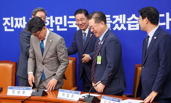 경제6단체 간담회 방문한 김병기 직무대행