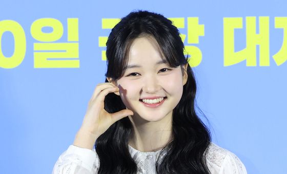 최유리, 사랑스러운 볼 하트