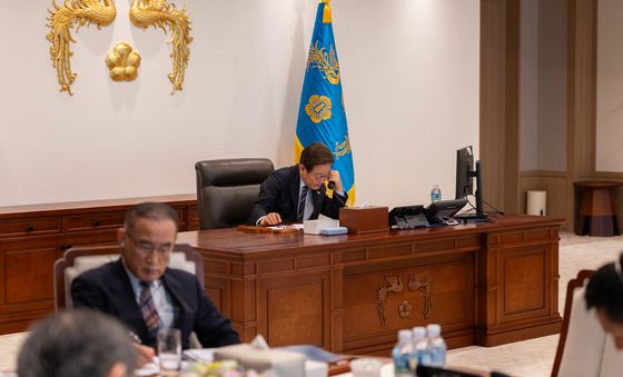 李대통령, 싱가포르 총리와 통화…"전략적 동반자 관계 수립"