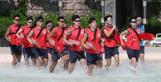 힘차게 뛰는 라이프가드