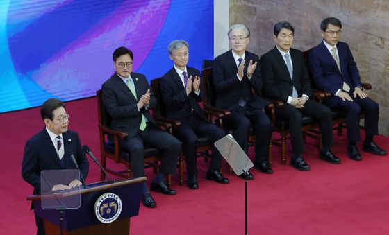 취임사 듣는 5부 요인