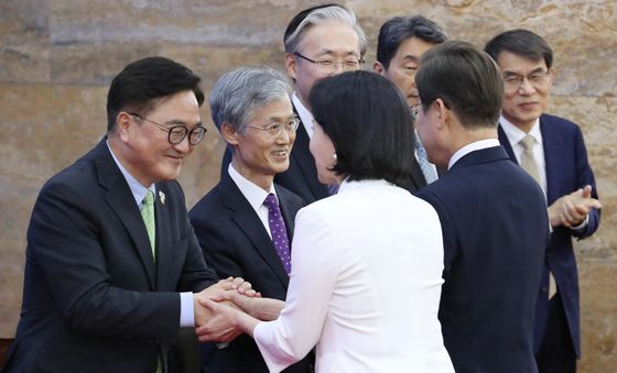 5부 요인과 인사하는 이재명 대통령