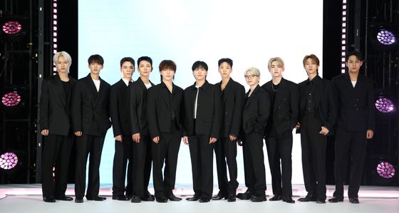 세븐틴, 에어비앤비 포토행사 참석