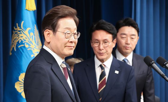 이재명 정부 첫 인선…국무총리 김민석·비서실장 강훈식