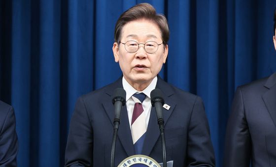 尹 계엄 선포 자리에 선 이재명 대통령