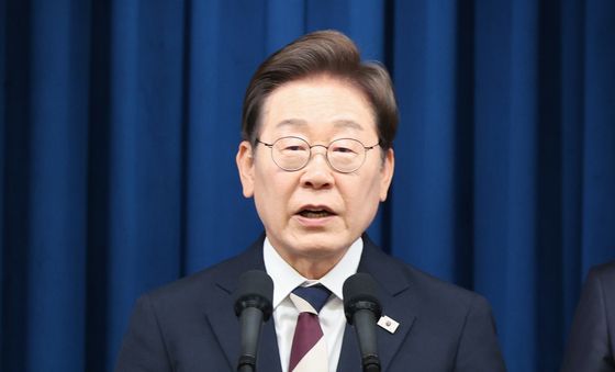 尹 계엄 선포 자리에 선 이재명 대통령