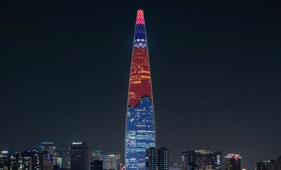 롯데월드타워, 현충일 맞아 미디어파사드에 태극기 송출한다