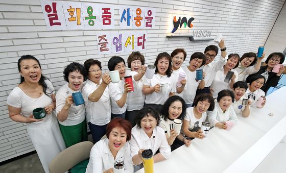 만학도들의 '일회용품 줄이기 캠페인'