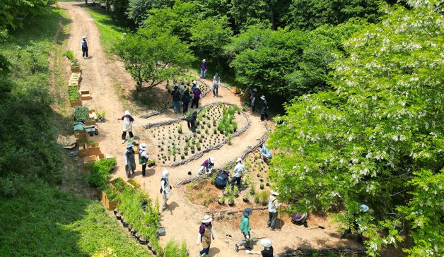 충남도, 안면도지방정원서 '탄소중립 정원 조성' 실습