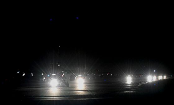 지상활주하는 공군 KF-16