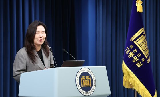 현안 브리핑하는 강유정 대변인