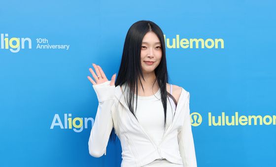 김성희, 빛나는 손 인사