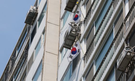 바람에 펄럭이는 태극기