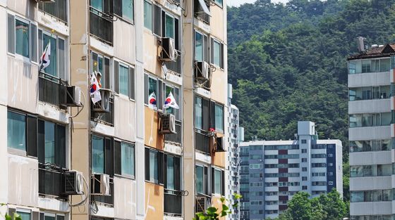 보기 힘들어진 태극기