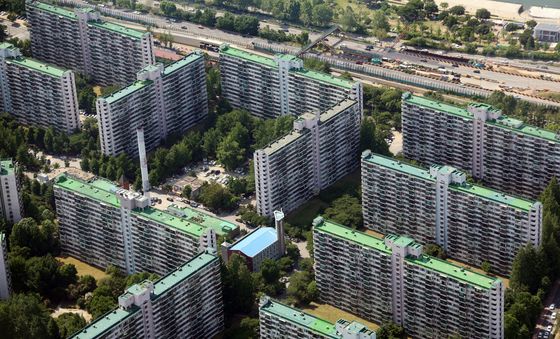 '강남·송파 재건축아파트 토지거래허가구역 재지정으로 투기 막는다'