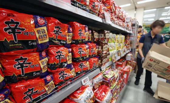 큰 폭으로 오른 라면 가격