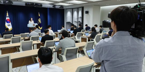 기자 질문까지 비춘다… 대통령실 브리핑룸 개편