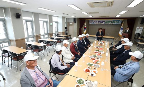 6·25참전유공자 위한 삼계탕 나눔 '아쉬운 빈자리'